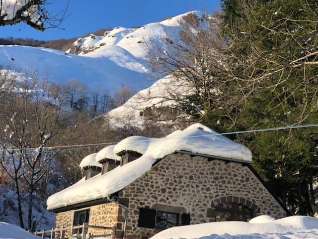 Au Rocher De Combieres Mandailles-Saint-Julien Екстер'єр фото